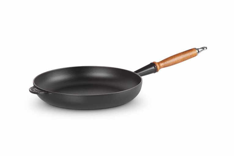 Poêle En Fonte 20 Cm – Compatible Induction, Gaz, Barbecue – Manche Bois, Naturelle, Sans Revêtement, Durable